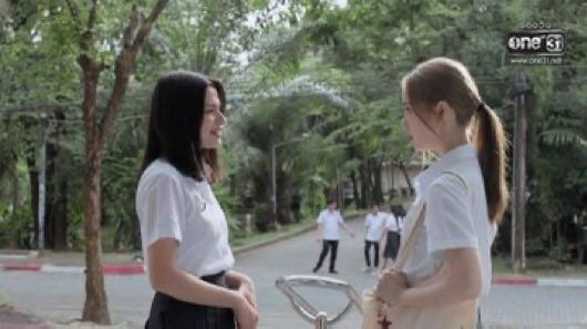 jamiegurl38's tweet photo. Long post:
Review for Ep. 4 “Only Nanno”🩸
#เด็กใหม่TheResetEP4
#GirlFromNowhereTheReset
#เด็กใหม่TheReset #beckysangels
#janeeyah
Honestly, this episode is a no for me.📉
Please spare me the toxicity, this is just a personal one.😖
No offense to the cast because their performances were truly exceptional. Becky was really good as Nanno, and Jane delivered such a strong performance as Blossom too, just frustrated seeing such flawless acting stuck in a story that doesn't do them justice. The talent is there, but the story is just so bad.😖
My biggest frustration with "Only Nanno" is how the moral of the story focuses on the protagonist instead of the actual harassers. The title itself is clearly a play on OnlyFans, and while I get the point that Blossom was using a serious slogan like "My body, my choice" just for clickbait and views—which is definitely wrong—it feels like the message is saying that her body is no longer hers just because people are supporting her or "monetizing" her.
Just because you’re a fan or you give money, you suddenly think you have power over her or her body? That is so wrong.😒 Blossom wasn’t even doing anything that bad to deserve this, but it’s like if a celebrity or an influencer doesn’t give the fans exactly what they "paid" for, they are just treated like a broken product that needs to be reset or changed. Supporting someone doesn't give anyone the right to claim them or control them.
In this one, the "punishment" felt like it was on the wrong person. Instead of Nanno pointing out how entitled the audience is, she triggered Blossom before she even did anything to deserve that. This definitely wasn’t the kind of “Nanno Karma” I was looking for.
Looking forward to Episode 5, hopefully, it’ll be Nanno’s intense comeback! 🩸