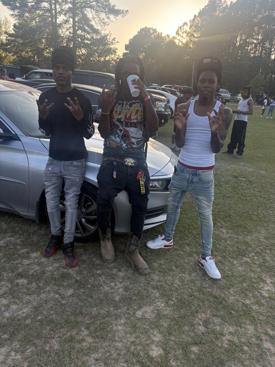 ⛹🏾‍♂️ tweet media