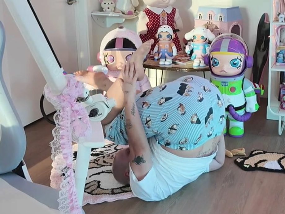 busty father tweet media