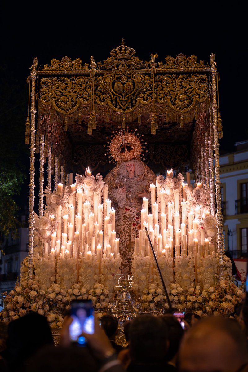 Regina Stellae, dux in tenebris. 

<a href="/hdadlaestrella/">La Estrella</a> <a href="/elllamadorcsr/">elllamadorcsr</a> <a href="/pasionensevilla/">Pasión en Sevilla</a> #LaEstrella26 #SSantaSevilla #SSantaSevilla26 #TDSCofrade