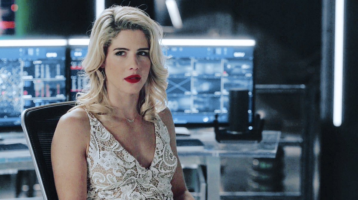 smoakfelicity's tweet photo. Felicity Smoak-Queen 👰🏼‍♀️🤍✨✨ https://t.co/ZgrajsP9Hf