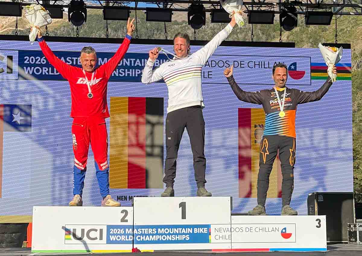 PlanetMTB tweet media