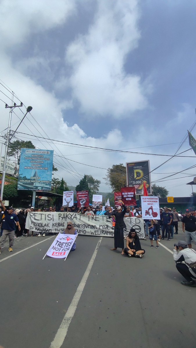 setengahlagihampir mati. tweet media