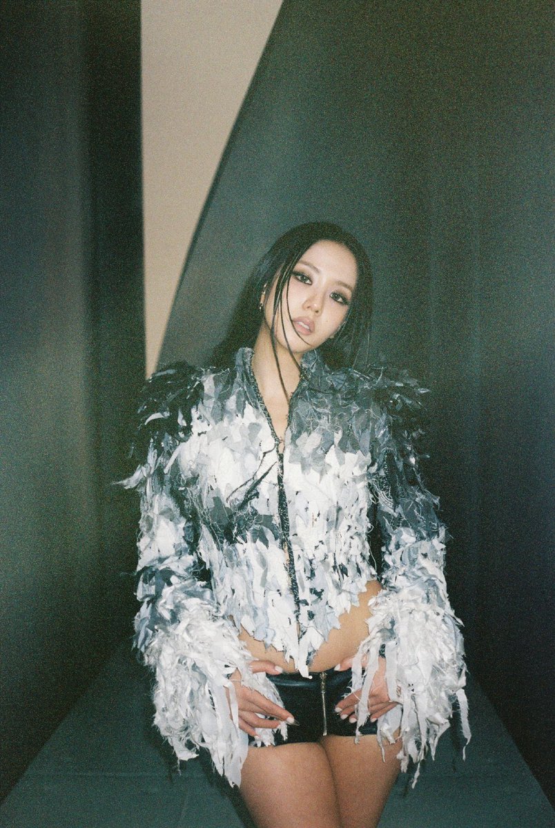 JISOO NEWS tweet media