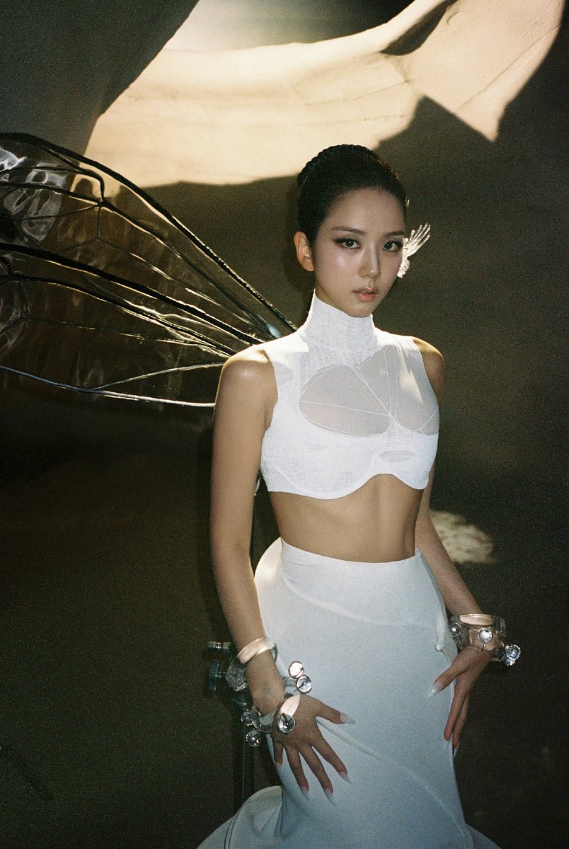 JISOO NEWS tweet media