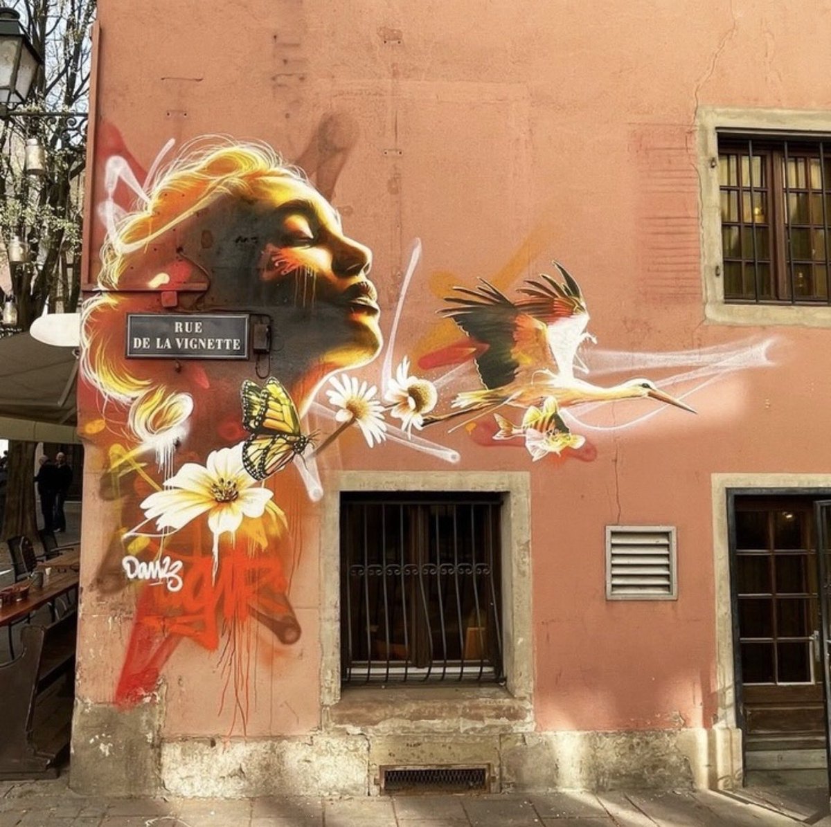 domicela_'s tweet photo. Goedemorgen ☕️🗞️
#streetart #urbanart #art #Strasbourg #France #Dan23 https://t.co/tSdId8khZc