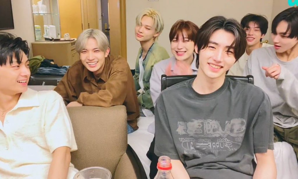 Enhypen is 7. 𝐹𝑎𝑙𝑙 𝐸𝑁-𝐿𝑜𝑣𝑒 ♡ tweet media