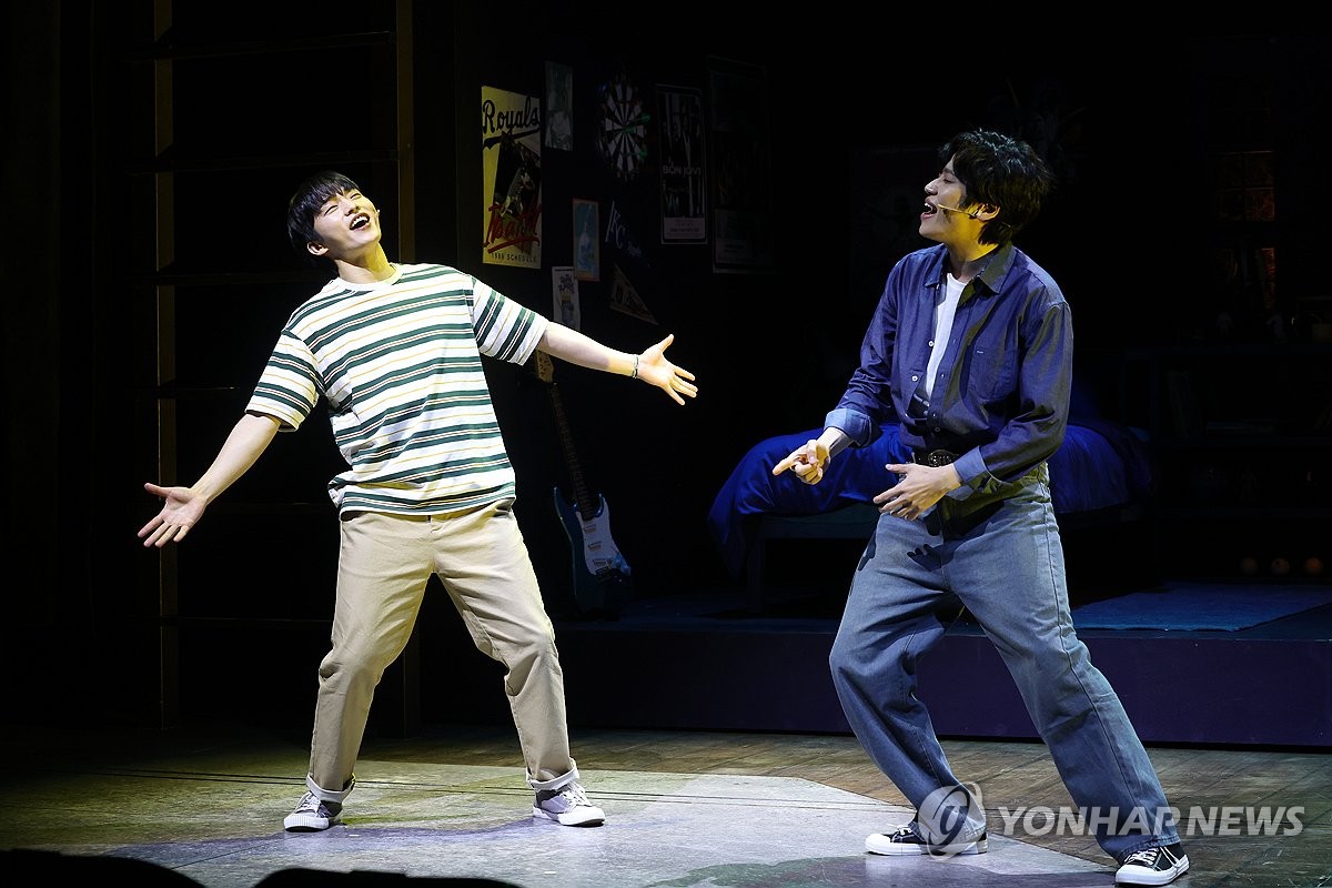 260330 뮤지컬 '#걸프렌드' 프레스콜
열연하는 #니엘-#옥진욱
m.entertain.naver.com/home/article/0…