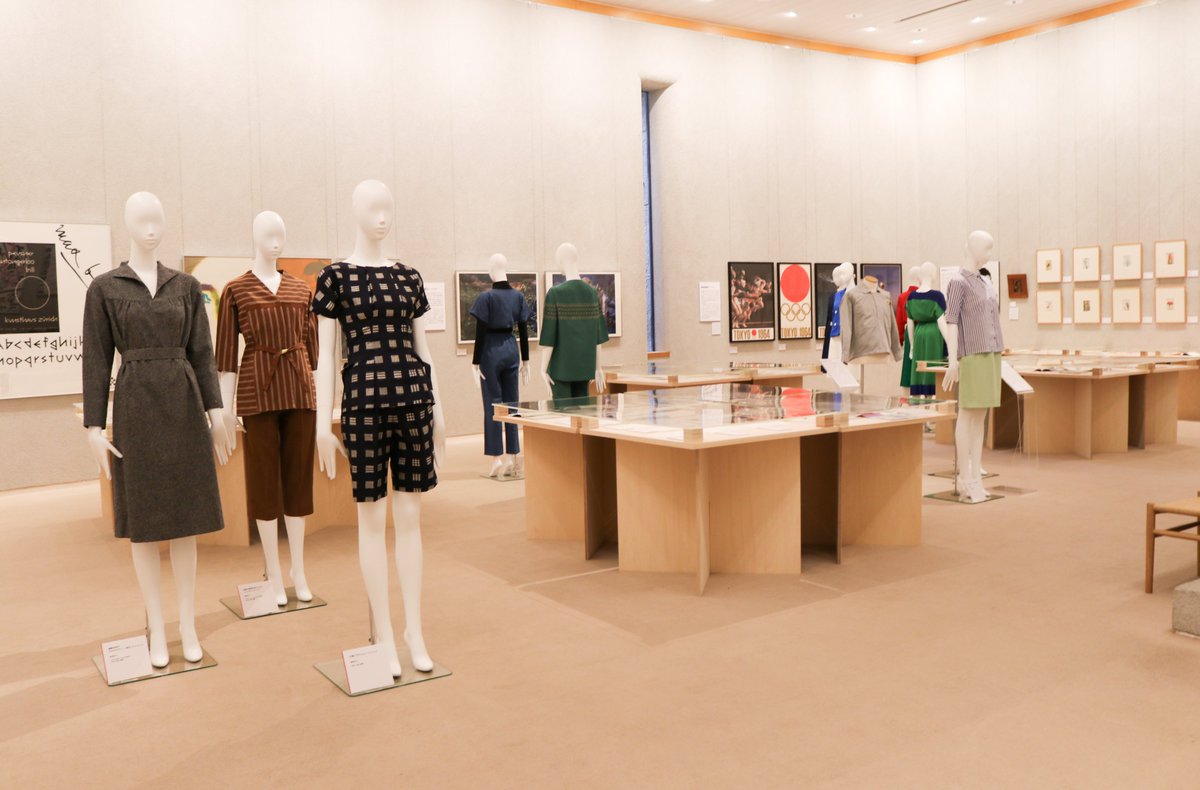 tzuartmuseum's tweet photo. 【#東京造形大学コレクション展】
本日3/30（月）より東京造形大学コレクション展がスタート🌞
本学に収蔵されている作品たちをご紹介しておりますのでぜひご覧ください。

1枚目：1990年代の大学案内の表紙はグラフィックデザイナー・装丁家の #平野甲賀 によるデザイン。 https://t.co/UxW17R6d6O