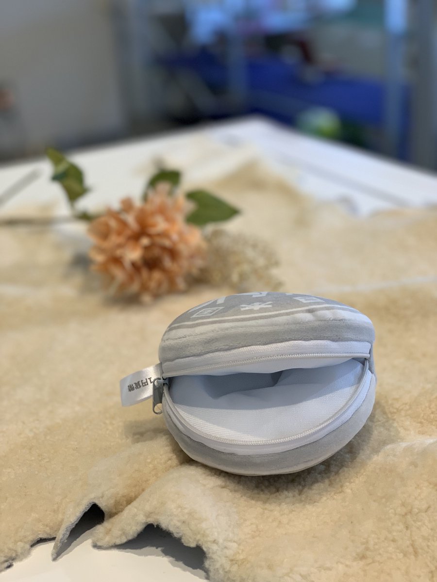 jpmint_shop's tweet image. 【商品入荷情報】今年もミントショップに「１円貨幣ポーチ」と「５円貨幣ぬいぐるみ」が入荷いたしました！
令和8年銘でのご用意となっております
是非店頭でチェックしてみてくださいませ♪
#造幣局 #japanmint #ミントショップ #mintshop #令和8年 #ぬいぐるみ #ポーチ #ミュージアムグッズ