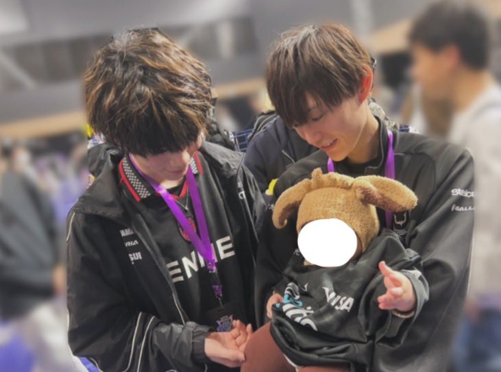 去年のACLを節目にいろんな変化や出来事があったけど、一番心配だったましおがオフラインの舞台で戦ってるのを見て安心した。色々乗り越えたね。お疲れ様。もう同じチームじゃないけど次はライバルで世界大会の決勝で会おう。
