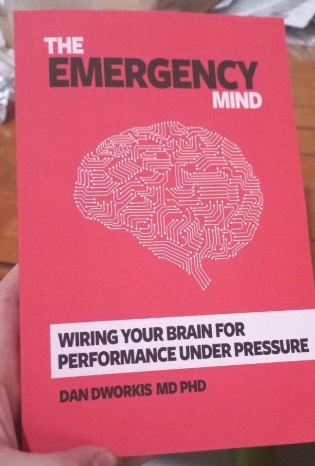 Bappieidk's tweet photo. *Not sponsored*. Bukan buku FK. Tpi ditulis oleh dokter sp emergensi. Semacam "self-help" yang jg direkomendasikan utk yang bukan praktisi medis saja https://t.co/KZaoCK8FEP