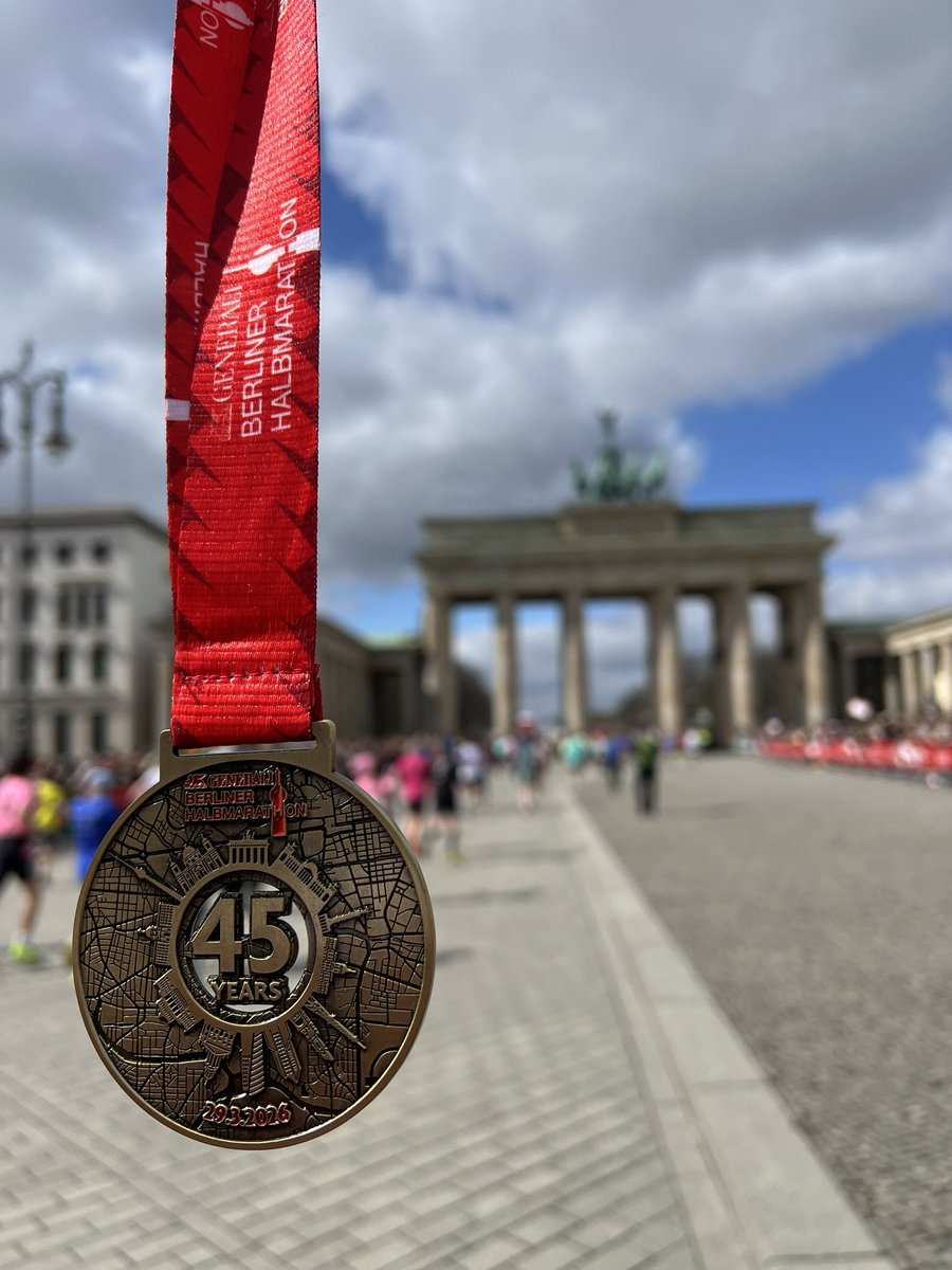 ildelima6's tweet image. It’s a Medal Monday 🇩🇪🏃🏻‍♂️🏅Berlin Half Marathon 2026 🇩🇪 1h29’17’’ Coming Soon @berlinmarathon 2026 🇩🇪 #halfmarathon #21K #andorra #berlin #generali