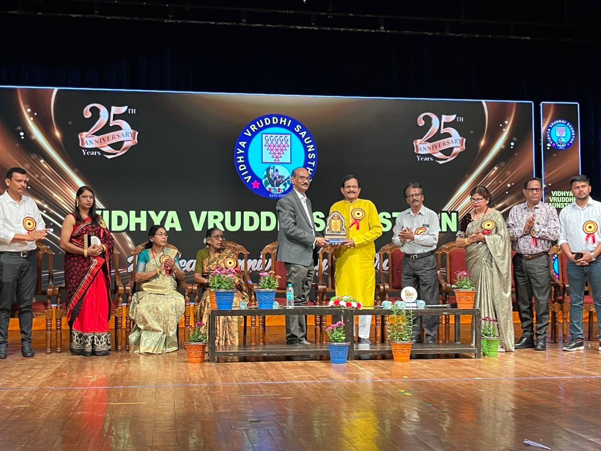 shripadynaik's tweet image. Honoured to attend the Annual Day &amp;amp; Prize Distribution Ceremony at Kid’s Nest &amp;amp; Vidhya Vruddhi Saunstha, Ponda.
Interacting with young students and witnessing their talent was truly inspiring.

My best wishes to all the students for a bright and successful future. 

#Goa