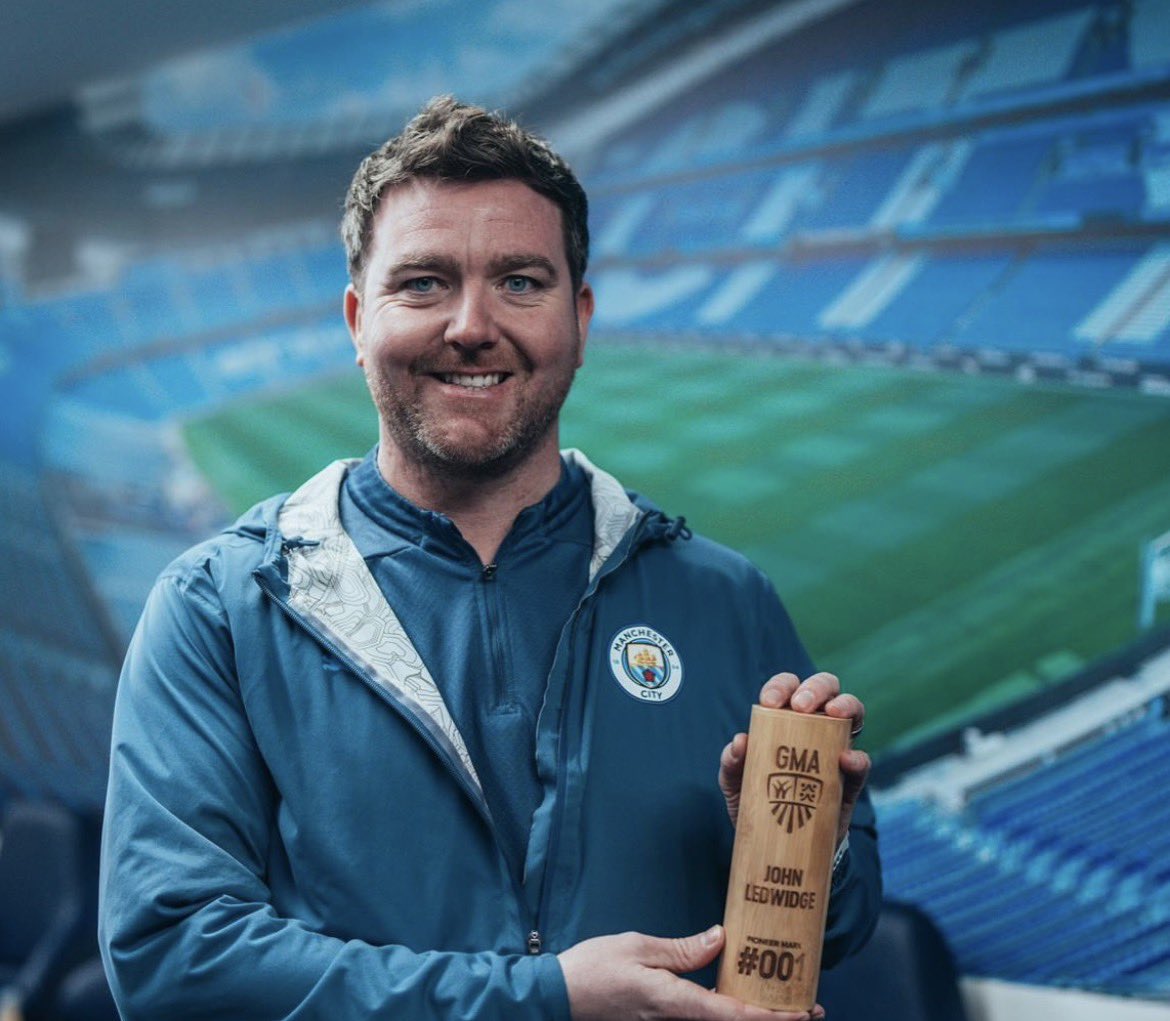 CENTRAL JARDINEIRO do LEICESTER tweet media