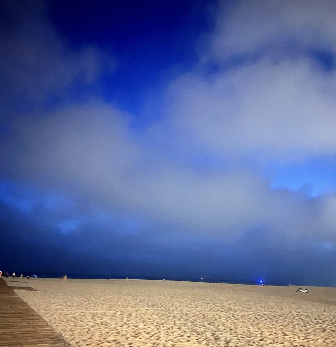 تسلا tweet media