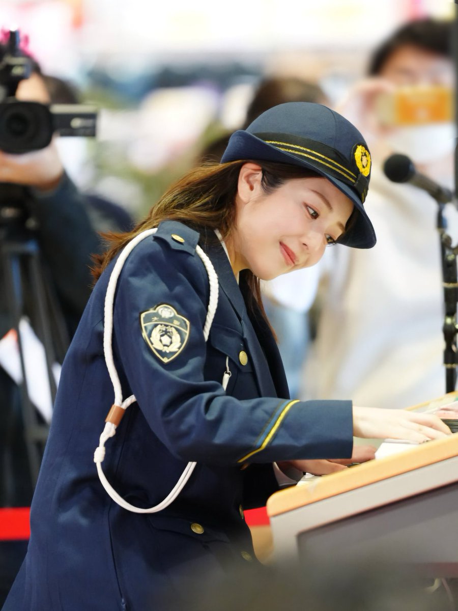Ogura_Hiroko's tweet photo. 4/5(日)10時〜 @フレンドタウン交野
春の全国交通安全運動のイベントに
参加させていただきます👮
エレクトーンも演奏します🎹🤍
お近くの方は是非お越しください😊

#交野市 #交野 #交野警察署 #一日警察署長 #交野PR大使 #エレクトーン #フレンドタウン交野 https://t.co/Uw5XnNXhBX