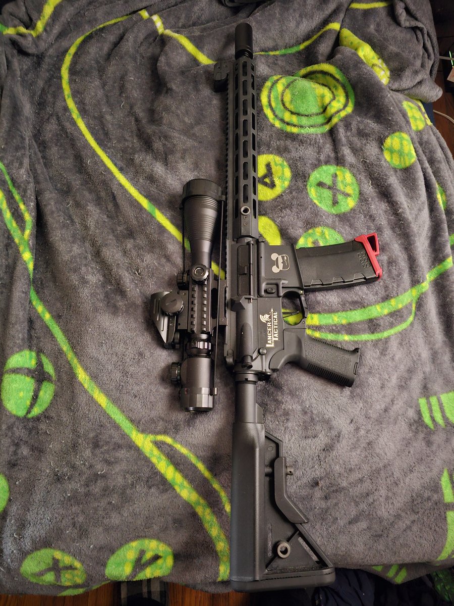 Chnandler Bong tweet media