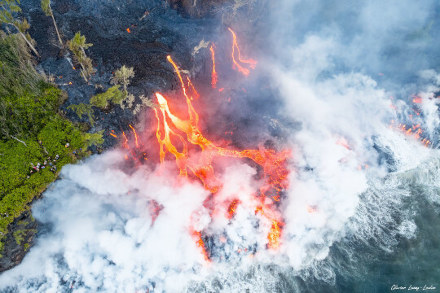 Planet_Terre's tweet photo. L'éruption de février-mars 2026 du Piton de la Fournaise (Ile de La Réunion) : quand la lave atteint l'océan après avoir traversé la forêt
– par Pierre Thomas, Olivier Lucas-Leclin, Nathalie Lauret, Élisabeth Salaun #géologie #teamSVT
https://t.co/1iGuVKlAzj https://t.co/XIaulFJOVg