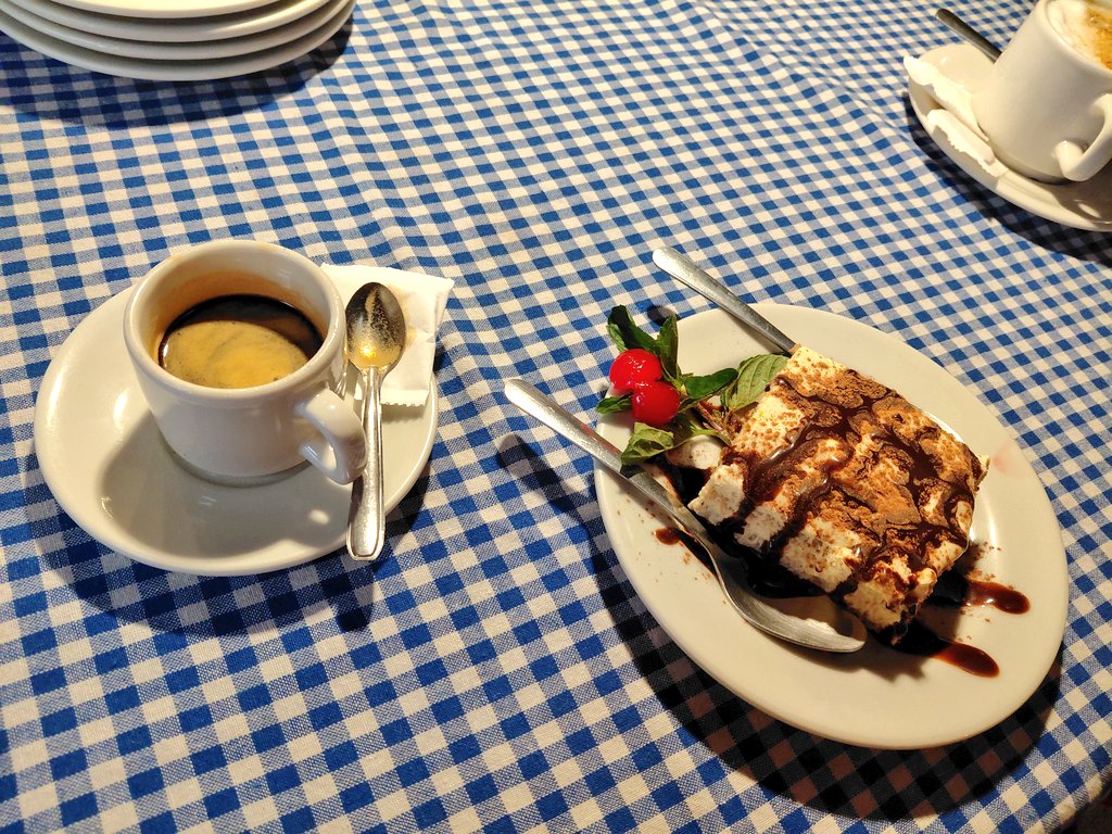 lilixche07's tweet photo. El mejor tiramisu ñam ñam
#tiramisu 
#Expresso https://t.co/iR5eHsYAiu