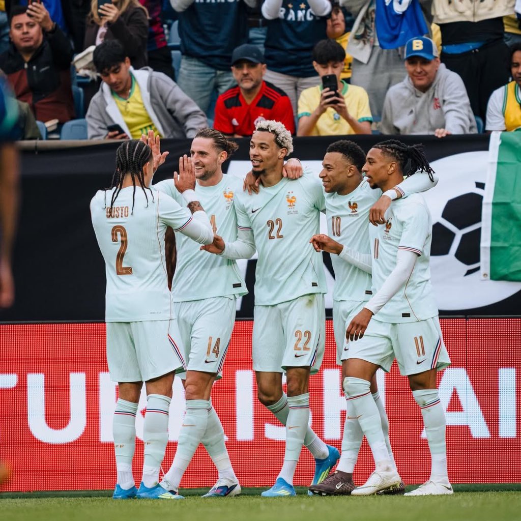 mira🐈‍⬛ tweet media