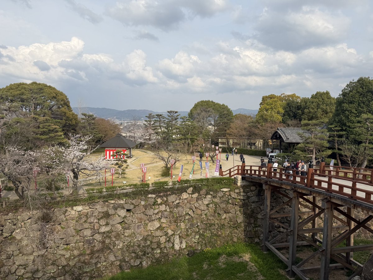 なつしよ tweet media