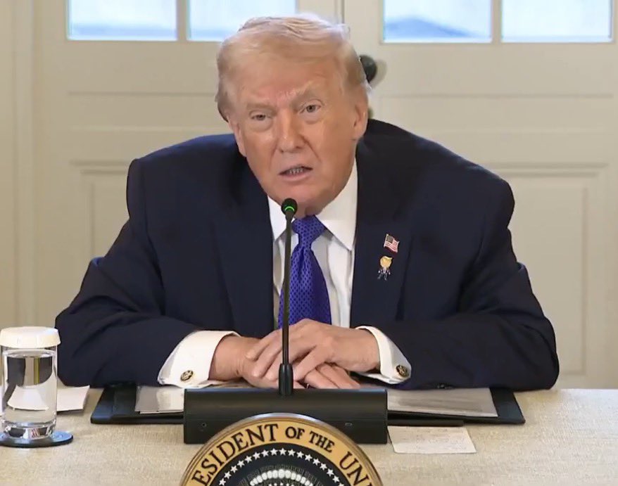 Qns24x7's tweet image. #TRUMP Says —  "I Can't Think of Anybody in History that Should Get the Nobel Prize More Than Me."

"Whether people like Trump or Don't like Trump, I Settled 8 wars — Big ones"

"#Obama was a Bad President. He didn't do Anything" 😳

"Obama got the Nobel Prize. He had NO idea