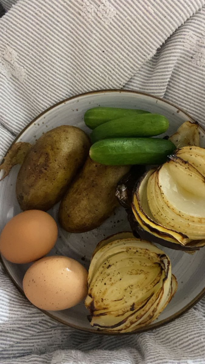 iatethecrystal tweet media