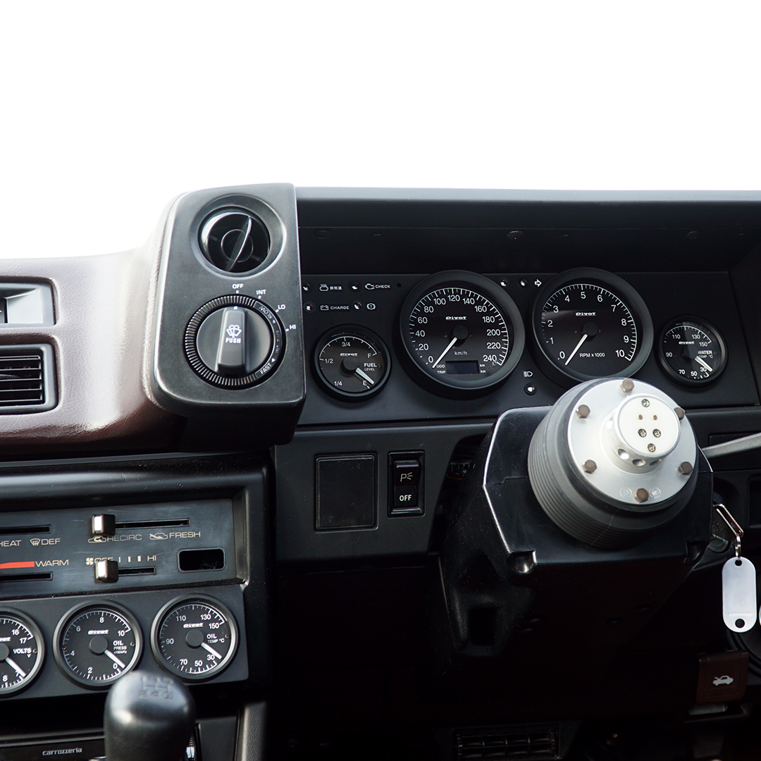 pivotjp's tweet image. 開発中のAE86コンプリートゲージの水温と燃料計はGT GAUGE-52シリーズのメーター（別売）との交換が可能で油温と油圧や水温と油温などにすることも可能です。

#pivot #ピボット #ハチロク #AE86 #hachiroku