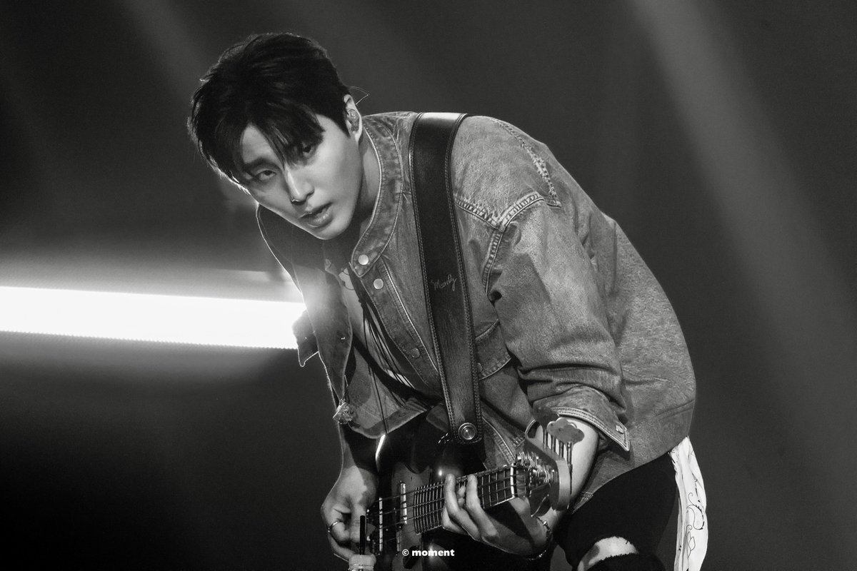 𝙢𝙤𝙢𝙚𝙣𝙩 tweet media