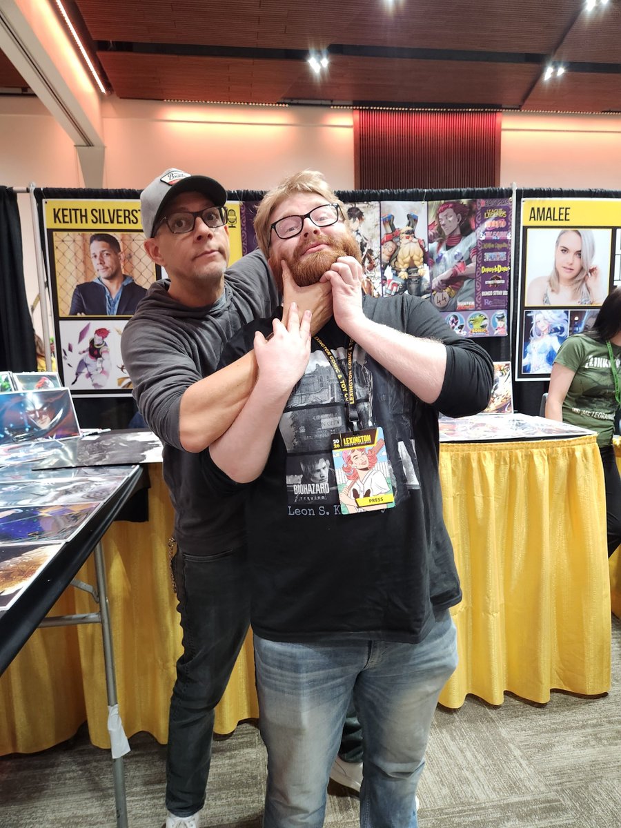 joeyjharold's tweet photo. Got to meet @SilverTalkie the voice of HUNK in #ResidentEvil this weekend at @lex_con ! And don’t worry I’m fine, he only tweaked my neck, not a full snap, I’m all good #convention #LCTC @CapcomUSA_ @ResidentEvil @RE_Games https://t.co/9Vy7d01Ods