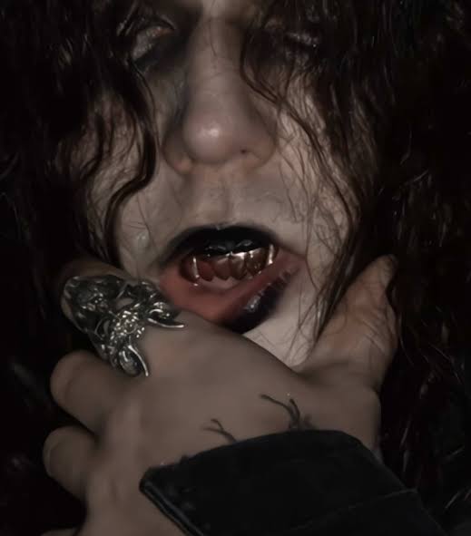 hourly bladee 🗡️🃏🛡️ tweet media