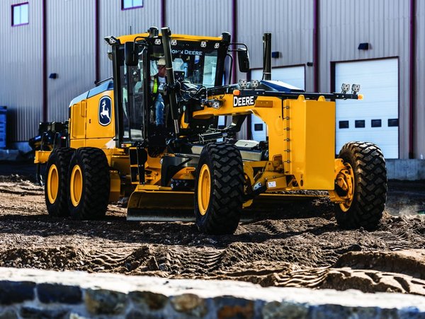 🚜 John Deere launches 8 new P-Tier SmartGrade motor graders.
✅️ 2D/3D grade control
✅️ Smarter automation
✅️ Better comfort &amp; safety
Built for precision and productivity on modern jobsites.
#JohnDeere #SmartGrade #Construction #HeavyEquipment #Automation