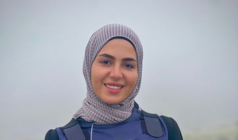 almayadeen_es's tweet photo. 🔴Fatima Ftouni: poesía del alba desde REDH en su memoria

⭕️ Fatima Ftouni, periodista y mártir libanesa, inspira poesía que transforma la guerra en memoria y resistencia.

✔️ Más detalles: https://t.co/KJCGi3LP97

#Martires #AlMayadeen #REDH
@HumanidadEnRed https://t.co/0M7Ie9EXm0