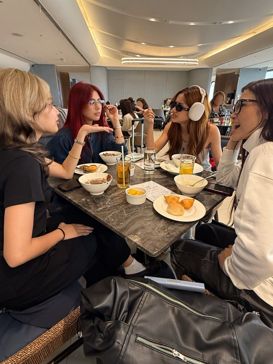 colet on weverse 💬 tweet media