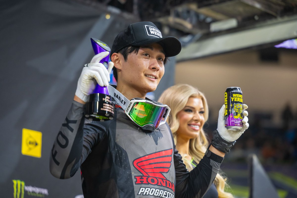 HondaJP_Live's tweet photo. AMAスーパークロス第11戦がデトロイトにて開催されました🏍️

250SXクラスで下田丈選手(Honda HRC Progressive)が力強いライディングで3位フィニッシュ!
着実にポイントを積み重ね、イーストの総合ランキング3位につけています。

次戦はセントルイスで行われます。

#Honda #AMASX https://t.co/ihu8HDlofX