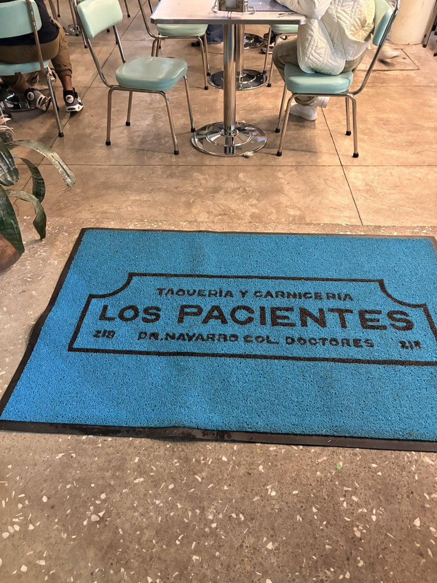 Hoy me sentía muy triste porque durmieron al papa de mi perro 🥺
Mi esposo me llevo a cenar a la taquería del <a href="/elmalibaby/">El Malilla</a> “Los pacientes” y tengo que reconocer que lo esta haciendo muy bien