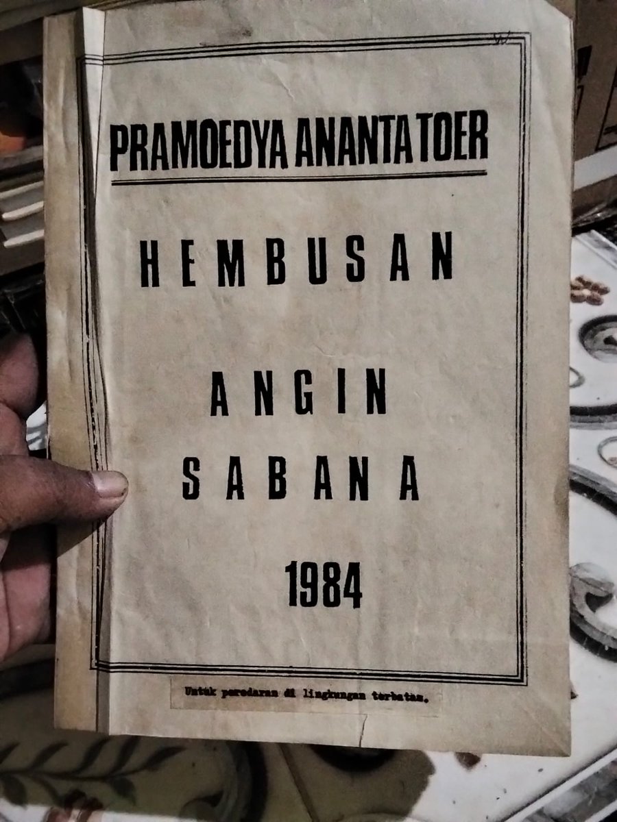 Toko Buku Diponegoro tweet media