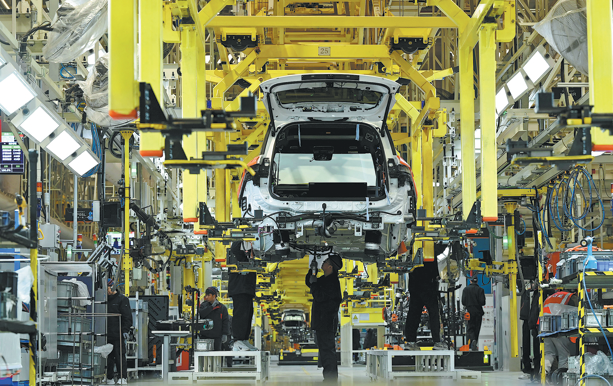 ChinaDaily's tweet photo. China's economic model is shifting gears from a traditional reliance on heavy industry and infrastructure to enter a new phase — one increasingly driven by technological innovation rather than capital-intensive expansion. #QualityGrowth #FiveYearStrides #economy https://t.co/VJOqzZExZw