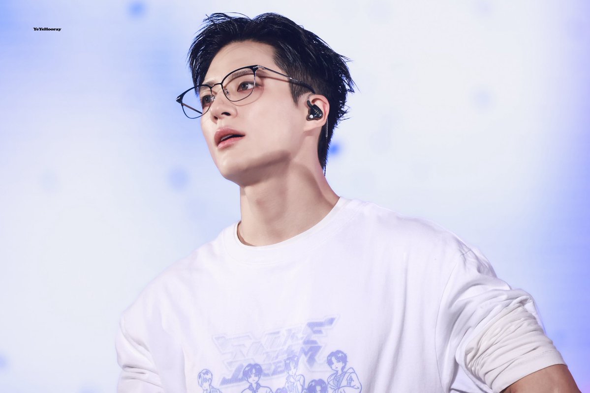 쩬⁶⁵ tweet media