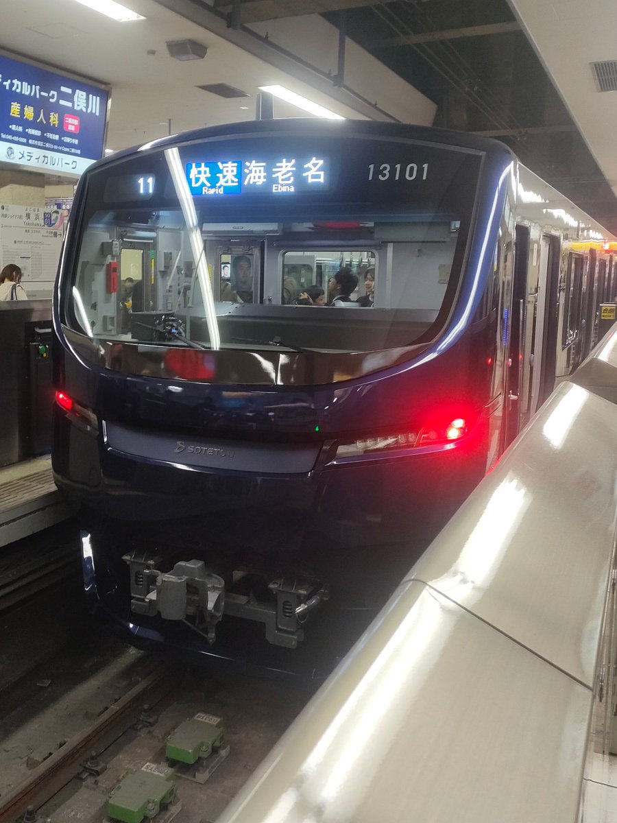 zkkkzr3's tweet photo. 【速報】相鉄の新型13000系車内にて、野獣先輩が掲出されました https://t.co/aJLgnTQ40W