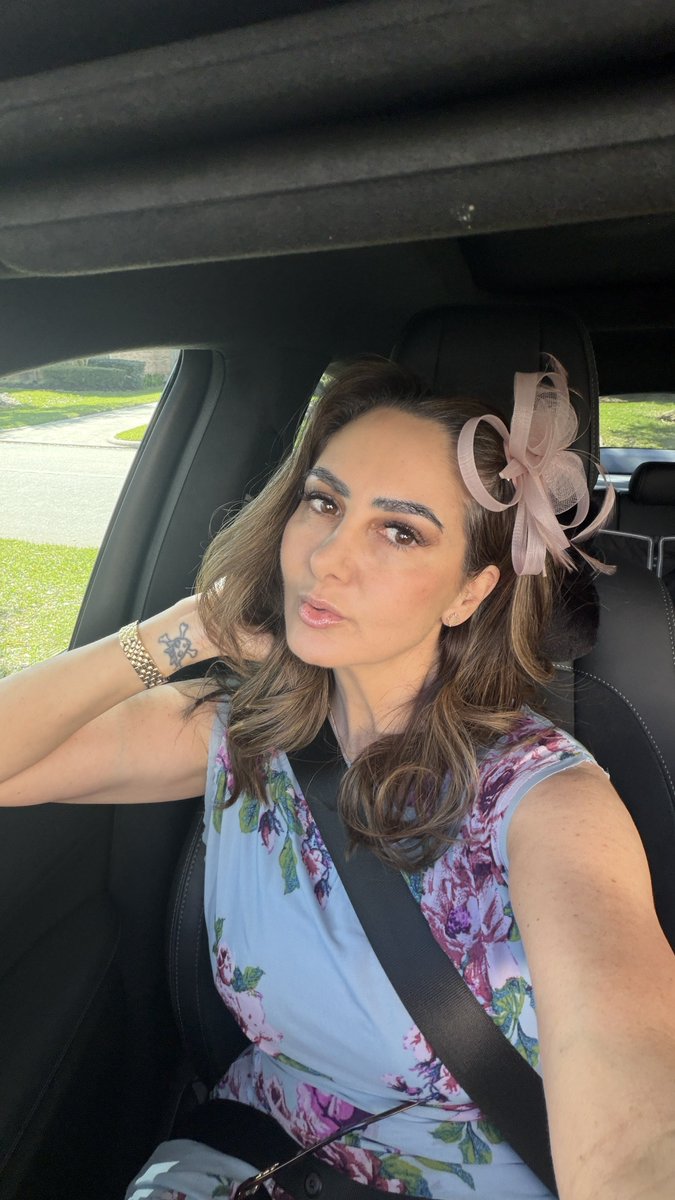 AvaAddams's tweet photo. Bow in my hair, attitude included 🎀😉 https://t.co/Q6WE3kYYl4