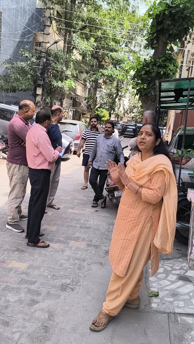 आज <a href="/Ward_77Vaishali/">Ward-77 Vaishali Ghaziabad Nagar Nigam</a> में सेक्टर 4 के निवासियों की गंदे पानी की शिकायत पर उनकी गली में पहुंचकर उनके साथ बातचीत की
#public #problem <a href="/AMRUTCityGzb/">Ghaziabad Nagar Nigam</a>

#नीलम_भारद्वाज #swachhtawithneelam 
 #vaishali #Sahibabad #ghaziabad #up

<a href="/sunitadayalbjp/">Sunita Dayal Aggarwal (Modi ka Parivar)</a> <a href="/VikramadityaSM/">Vikramaditya Singh Malik</a> <a href="/swachhtaneelam/">Swachhta With Neelam</a>