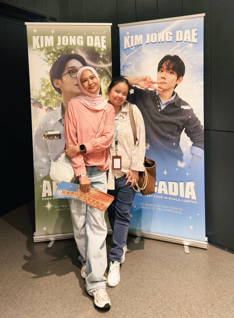 kimtaemoona's tweet photo. #ArcadiaInKL 
#CHEN #KimJongDae 

First time sis standing. Tak sesuai weh idol nyanyi ballads tapi crowd diri. I didn't wait for the solo selfie session. Abis show balik. Janji dia dah turun stage 'beraya'. https://t.co/rBH5IFPL7u