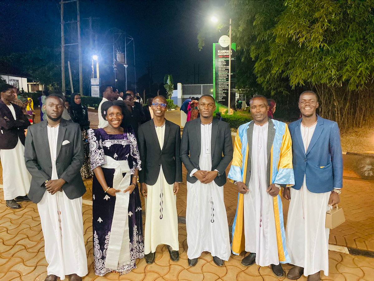 nkobazambogo_u's tweet photo. Munnamateeka wa Nkobazambogo mu ggwanga mw kyeyune uthman ku mukolo ogwokukyusa obukulembeze e jinja ku  Kampala University nga akiikiridde Ssentebe wa Nkobazambogo mu gwanga omwaami Ssemujju Moses.
#kabakabirthdayrun
@bbstvug @BugandaKingdom_ @BugandaYouthC @nkobazambogo_u https://t.co/ngSRwUdc1U