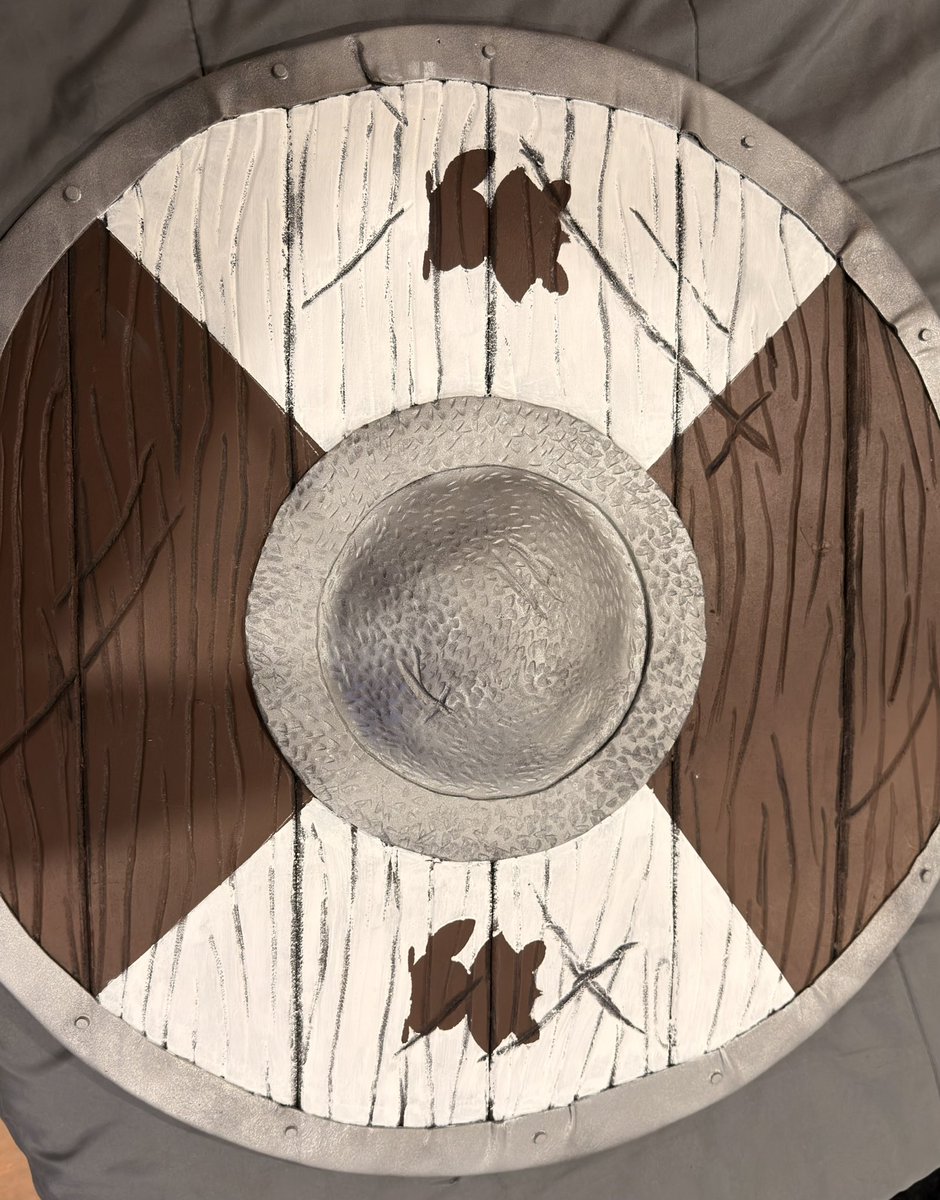 KigMelia69709's tweet image. The final product! This was my first time making a shield. What you guys think ? 
#cosplay #crafting