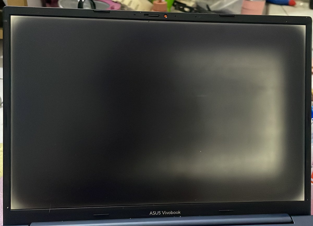 shepiaaa_'s tweet photo. Giyss ada yg tau ga ini laptopku kenapa? Dari abis subuh beginii https://t.co/GIOia6qjmu