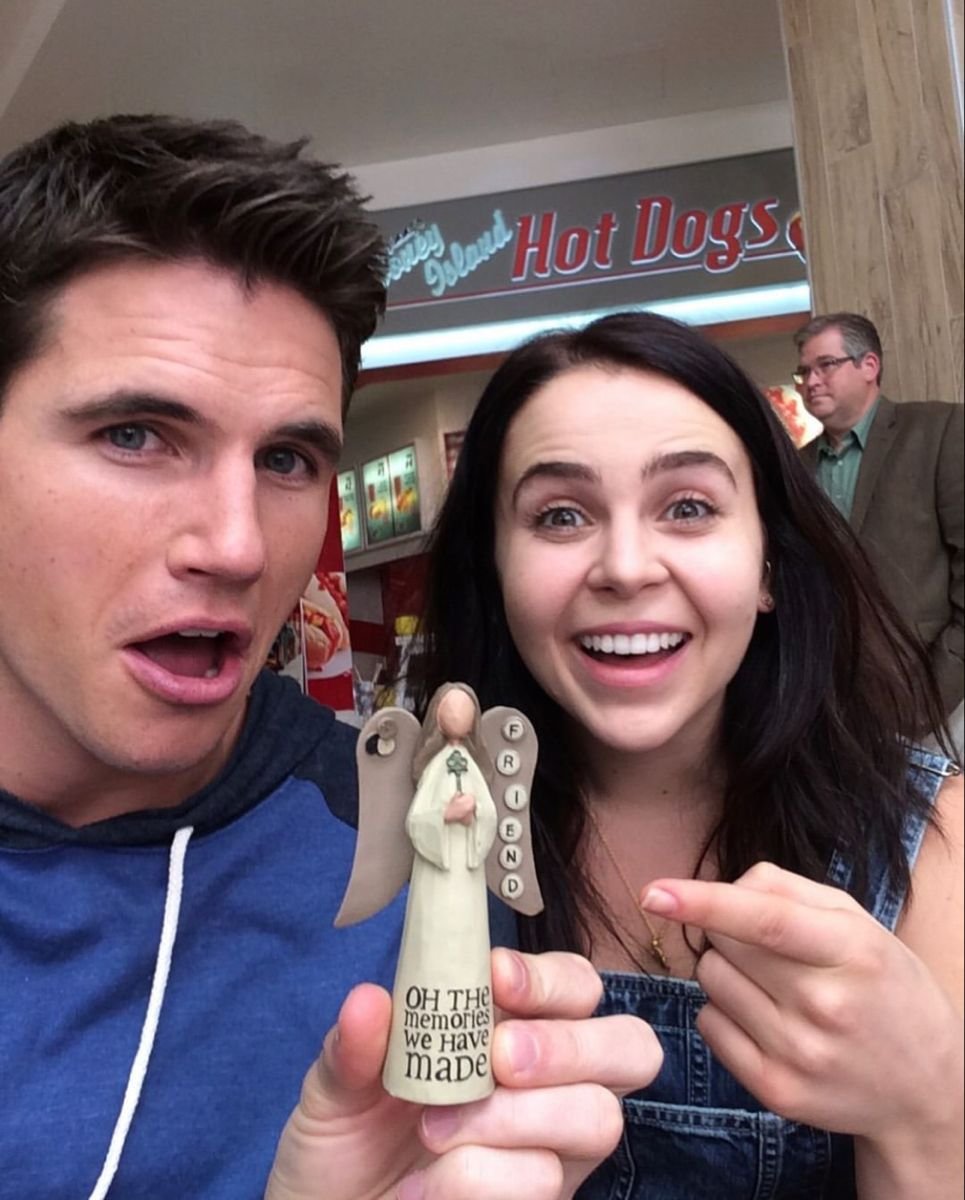 rom-com archive tweet media