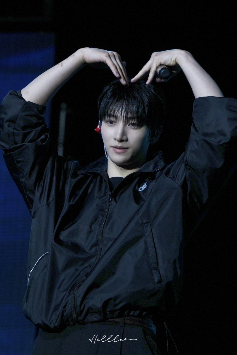 HelllenA_ tweet media