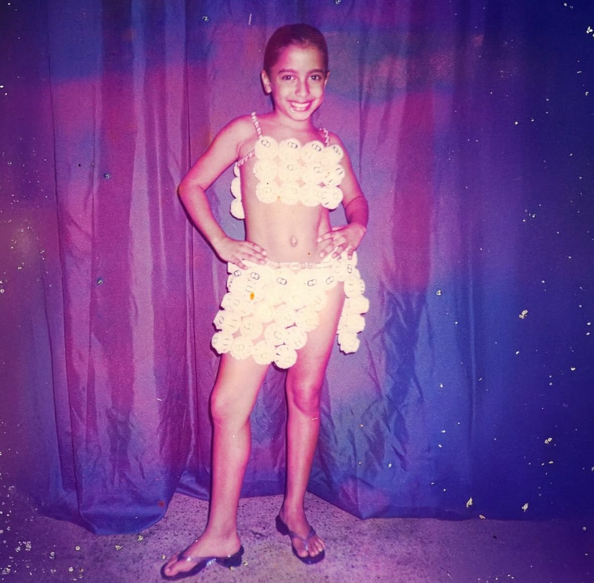 Hoje celebramos o aniversário da nossa maior inspiração, nossa zero um, motivo de orgulho e a maior artista do Brasil. Feliz aniversário, Anitta! ❤️🎊